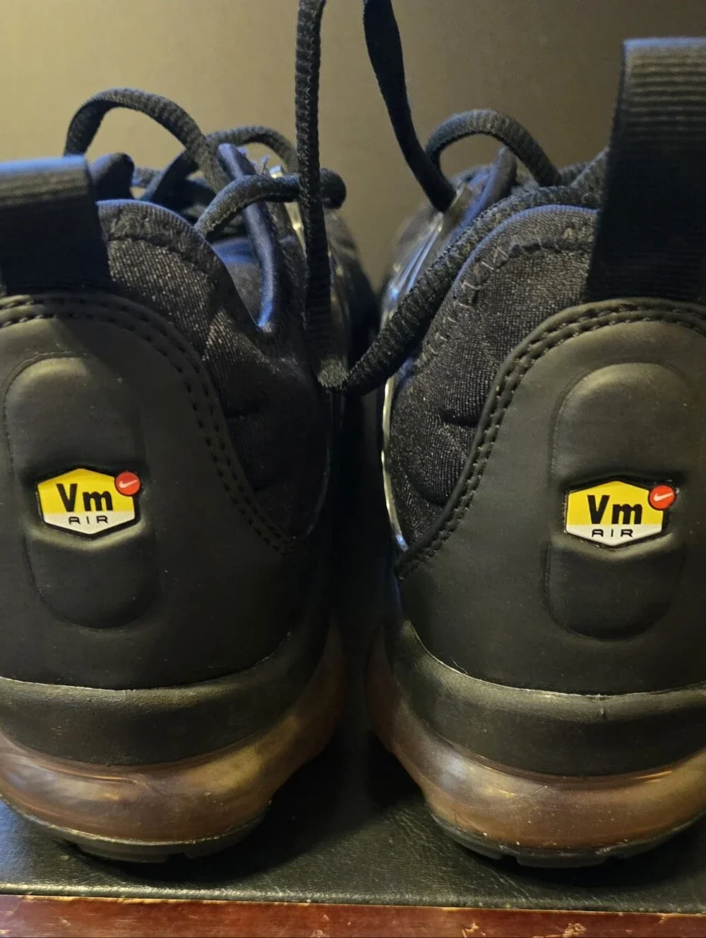 Nike Air Vapormax Plus Black Metallic Gold Size 8
